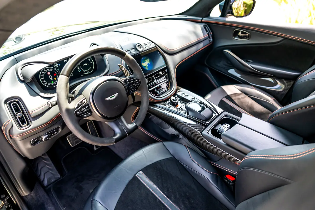 ASTON MARTIN DBX 2023