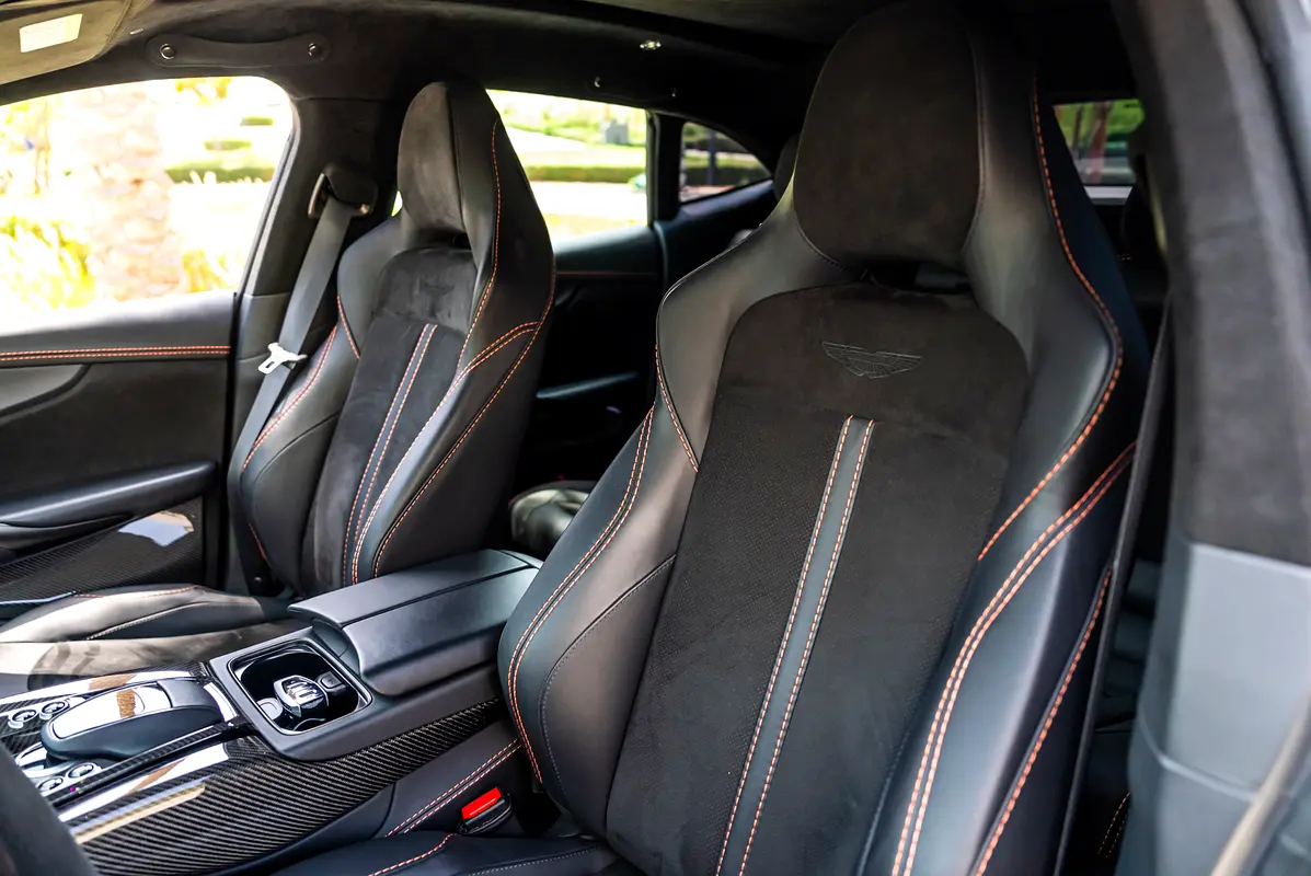 ASTON MARTIN DBX 2023