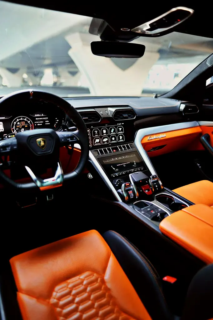 LAMBORGHINI URUS 2022