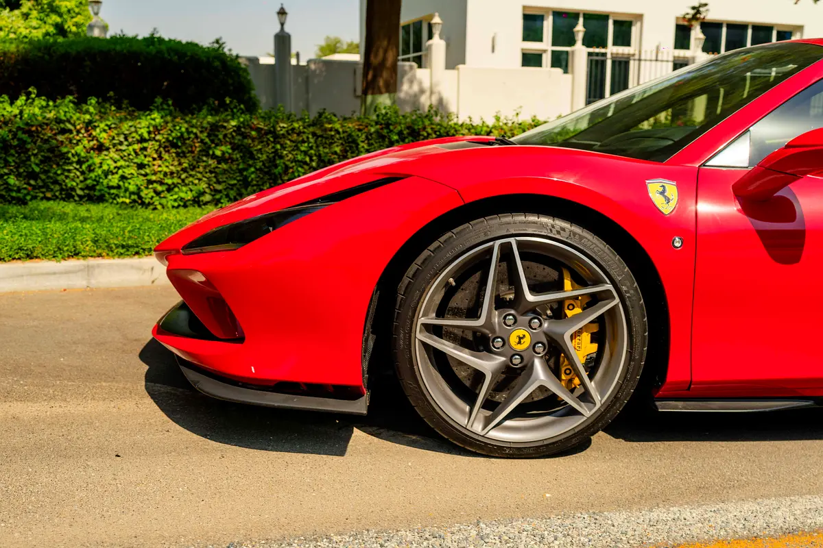 FERRARI F8 2023