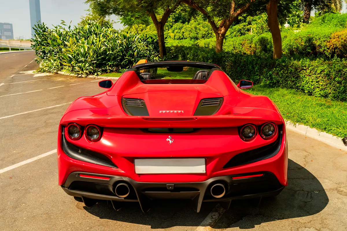 FERRARI F8 2023