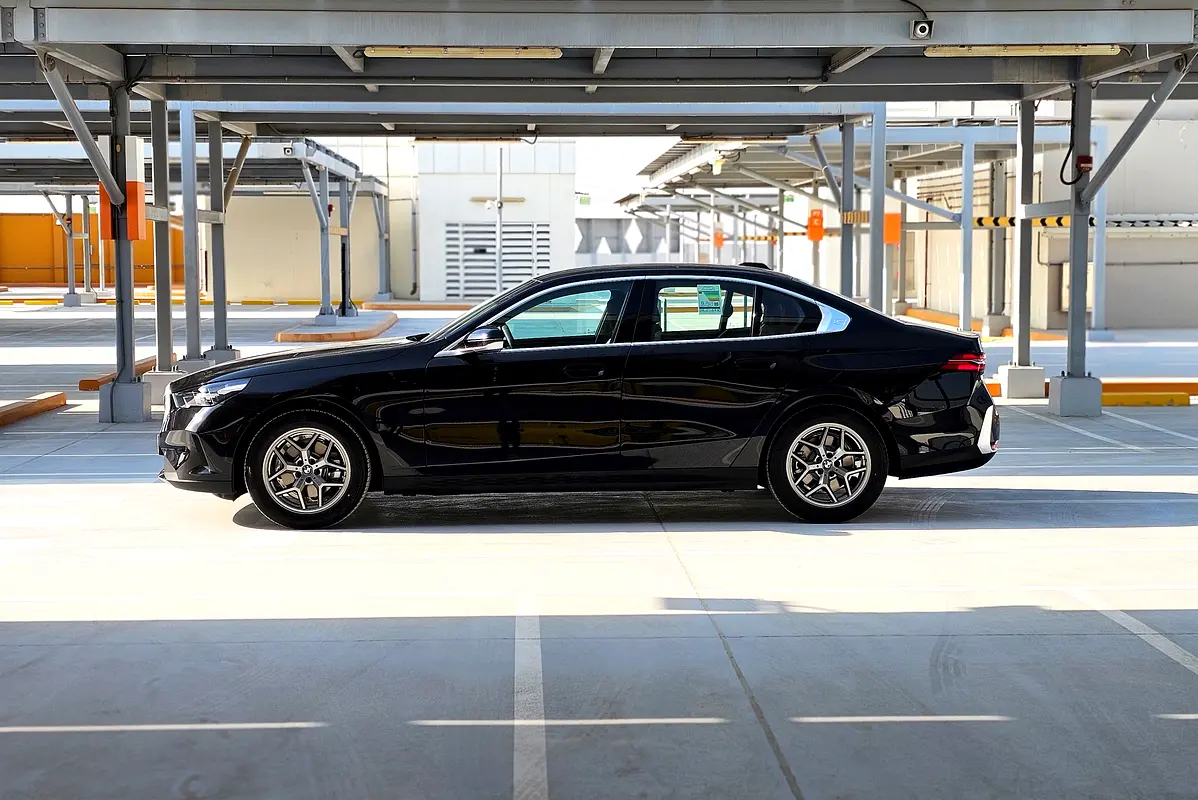 بي أم دبليو 5 SERIES 2026