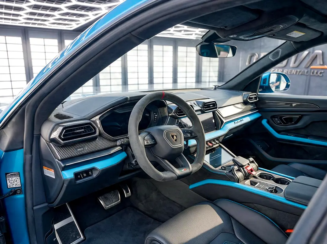LAMBORGHINI URUS 2025