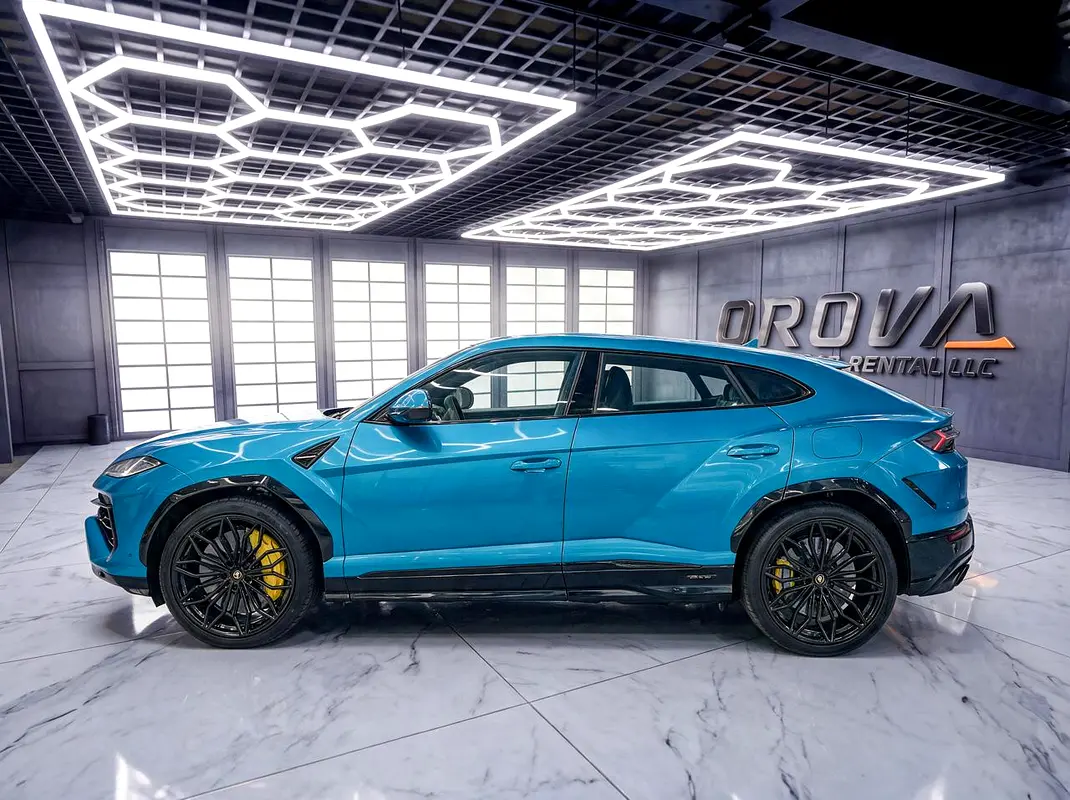 LAMBORGHINI URUS 2025