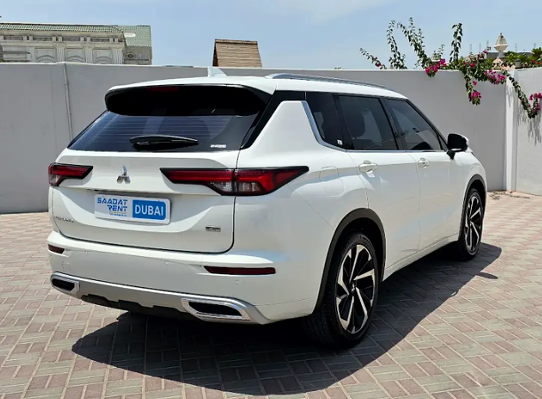 MITSUBISHI OUTLANDER 2024