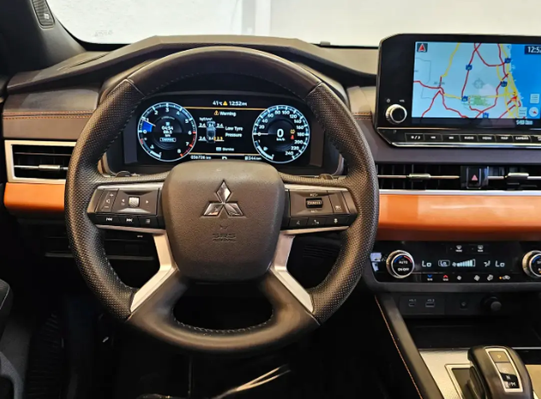 MITSUBISHI OUTLANDER 2024