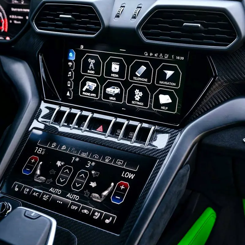 LAMBORGHINI URUS 2021