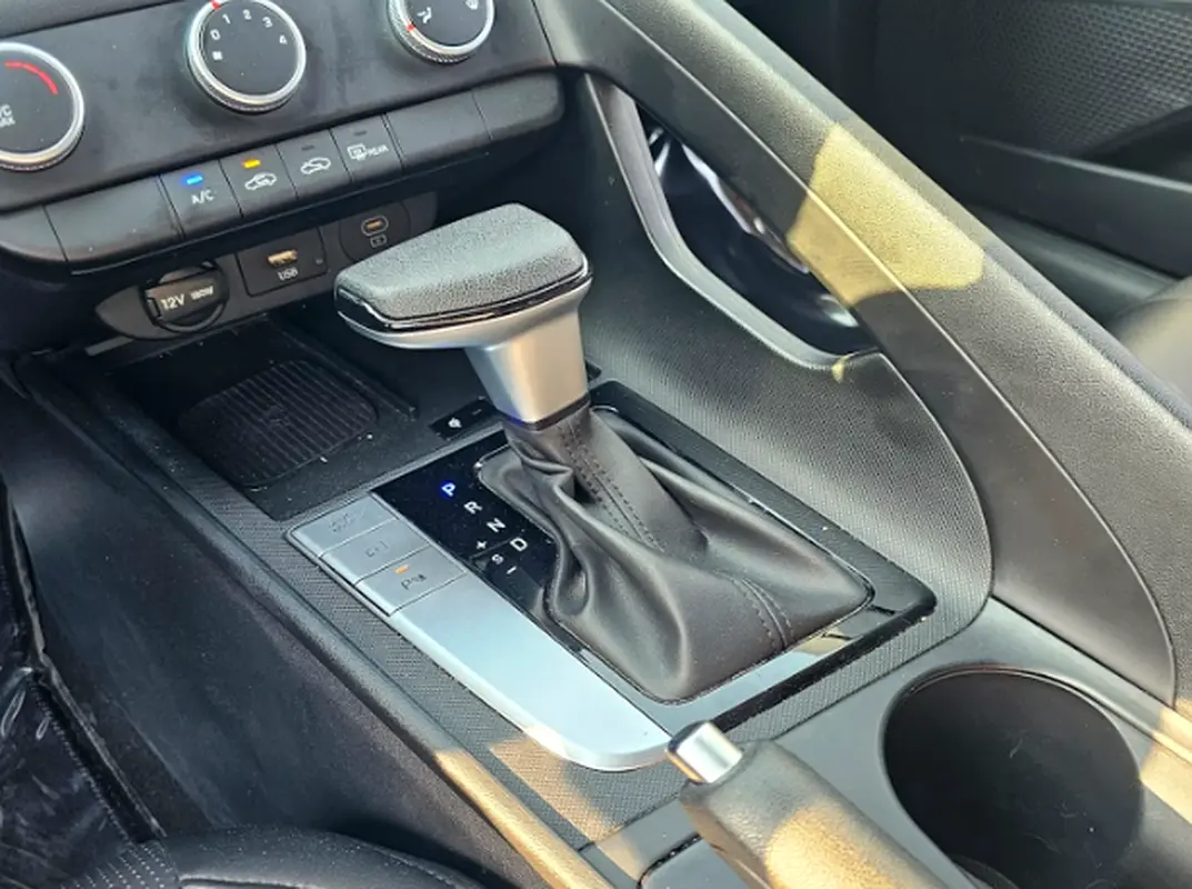 HYUNDAI ELANTRA 2024