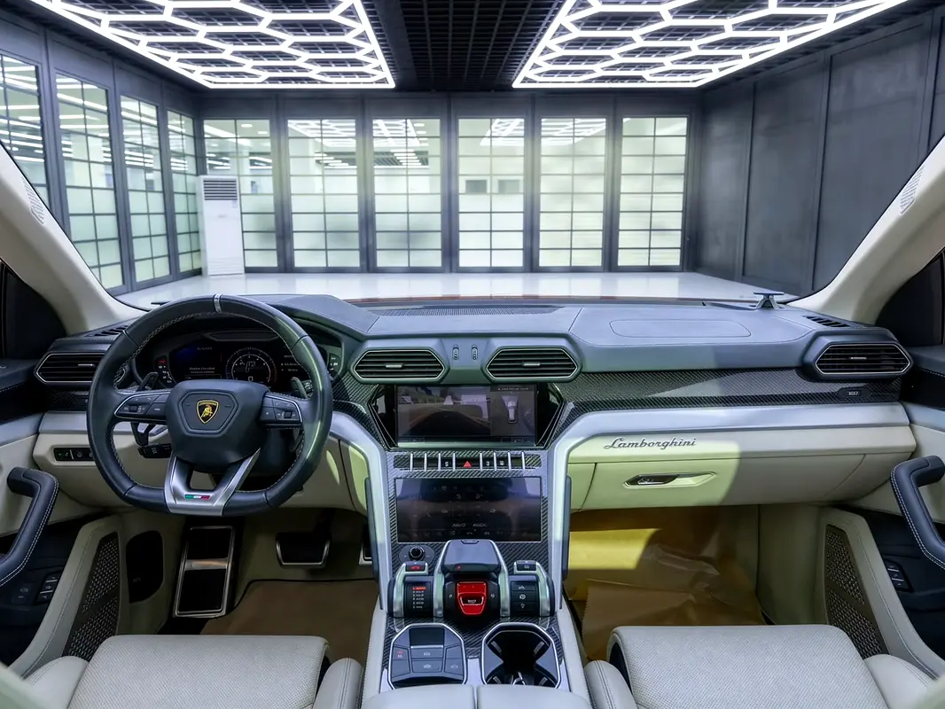 LAMBORGHINI URUS 2021