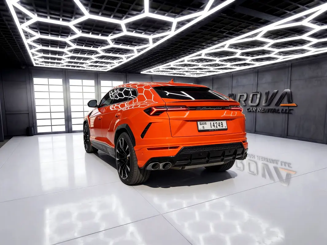 LAMBORGHINI URUS 2021