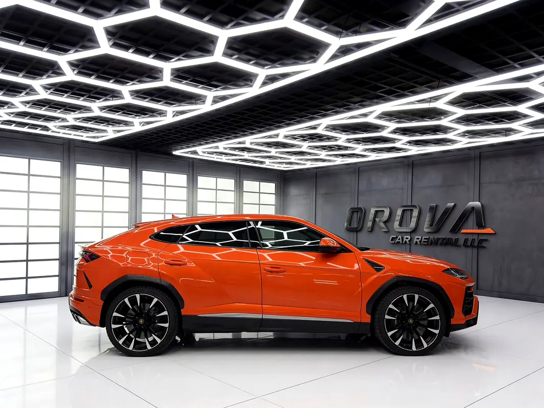 LAMBORGHINI URUS 2021