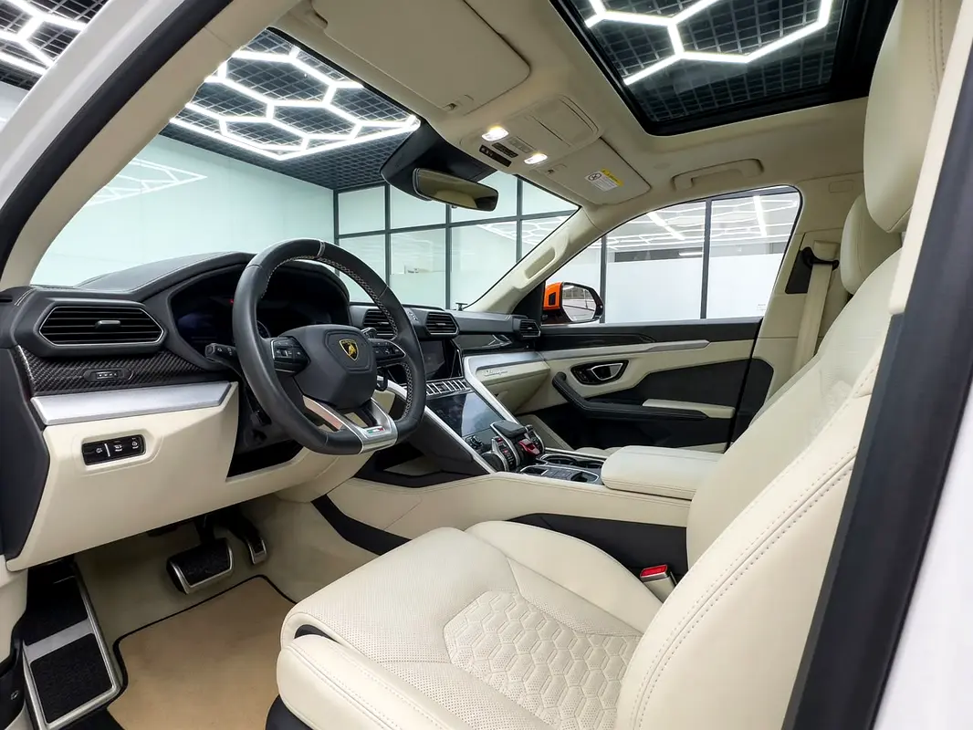 LAMBORGHINI URUS 2021