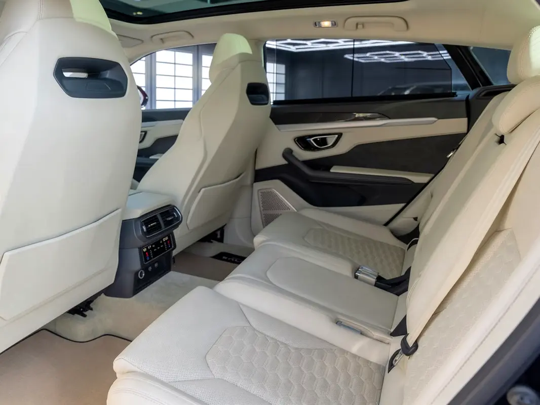 LAMBORGHINI URUS 2021