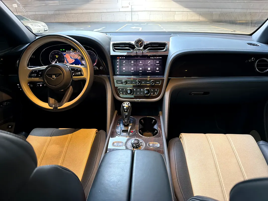 BENTLEY BENTAYGA 2022