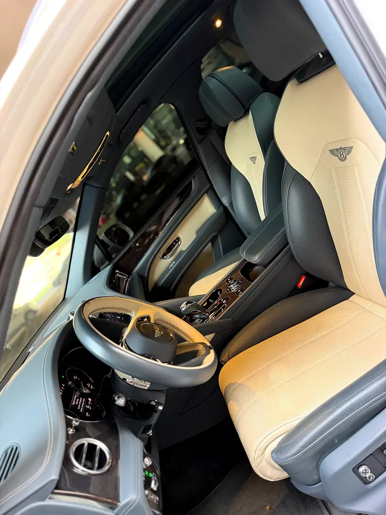 BENTLEY BENTAYGA 2022