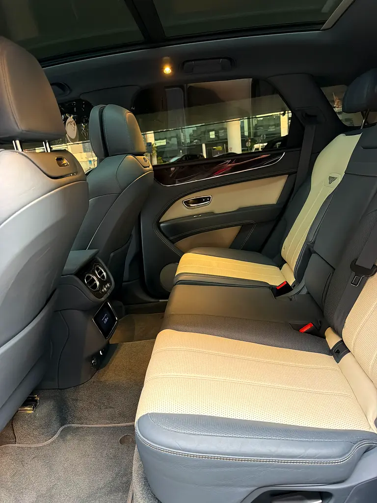 BENTLEY BENTAYGA 2022