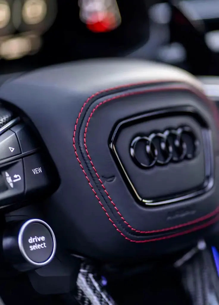 AUDI Q8 2024