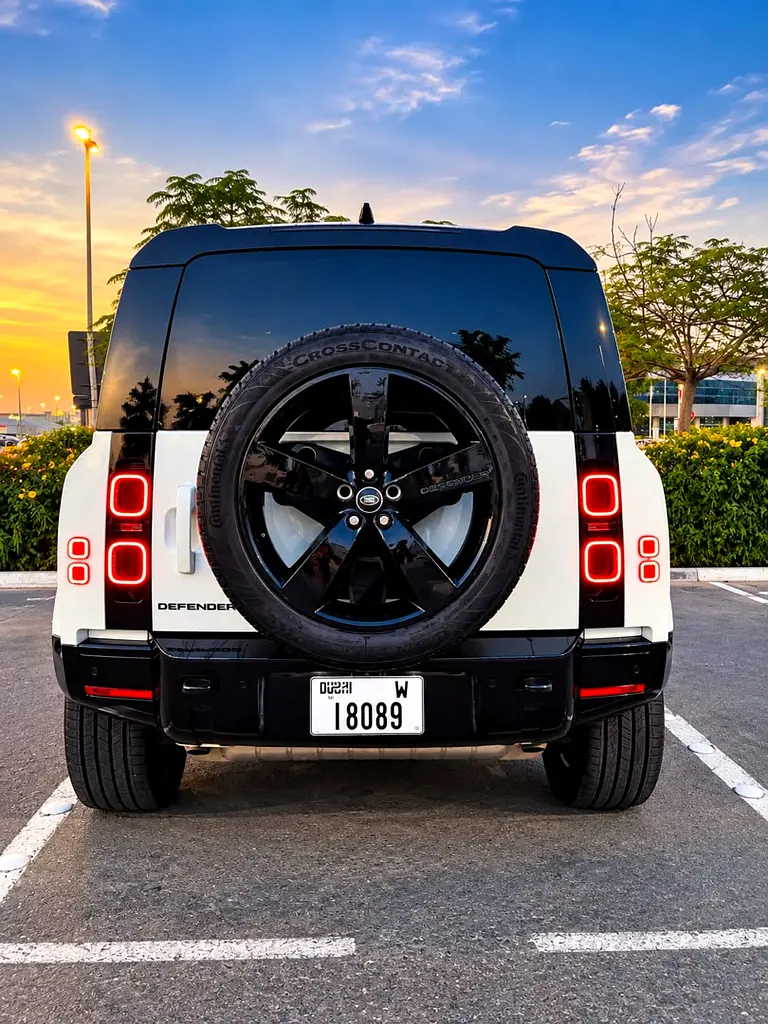 LAND ROVER DEFENDER 2025