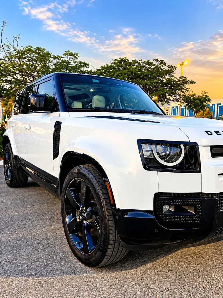 LAND ROVER DEFENDER 2025