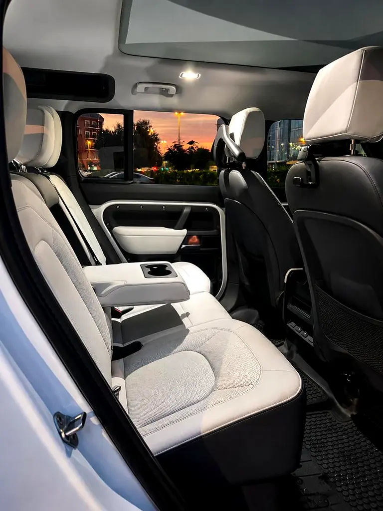 LAND ROVER DEFENDER 2025