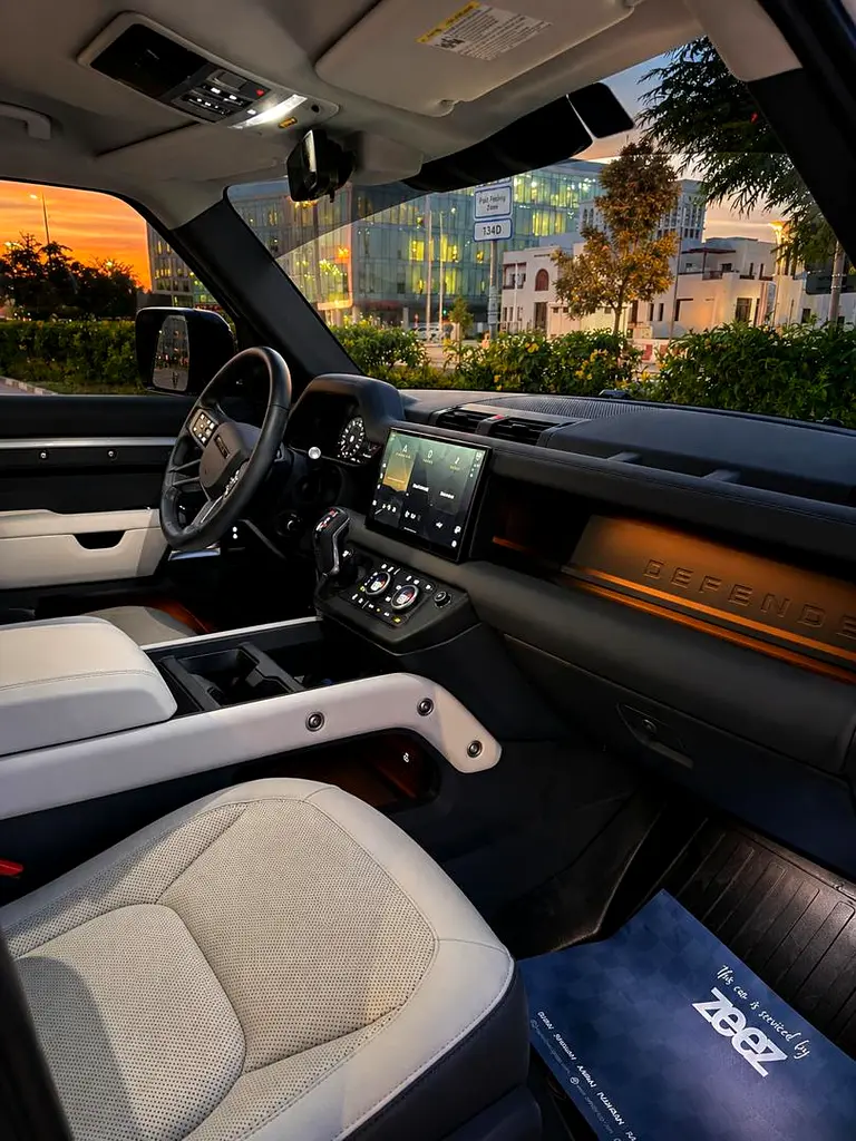 LAND ROVER DEFENDER 2025