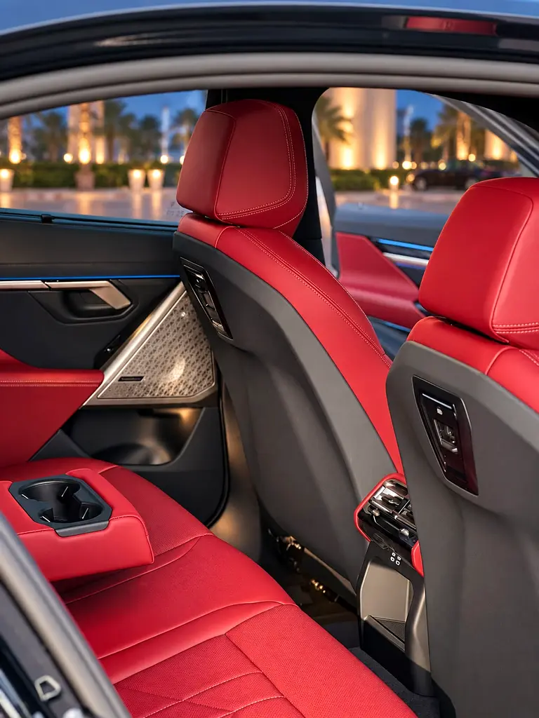 BMW 5 SERIES 2025