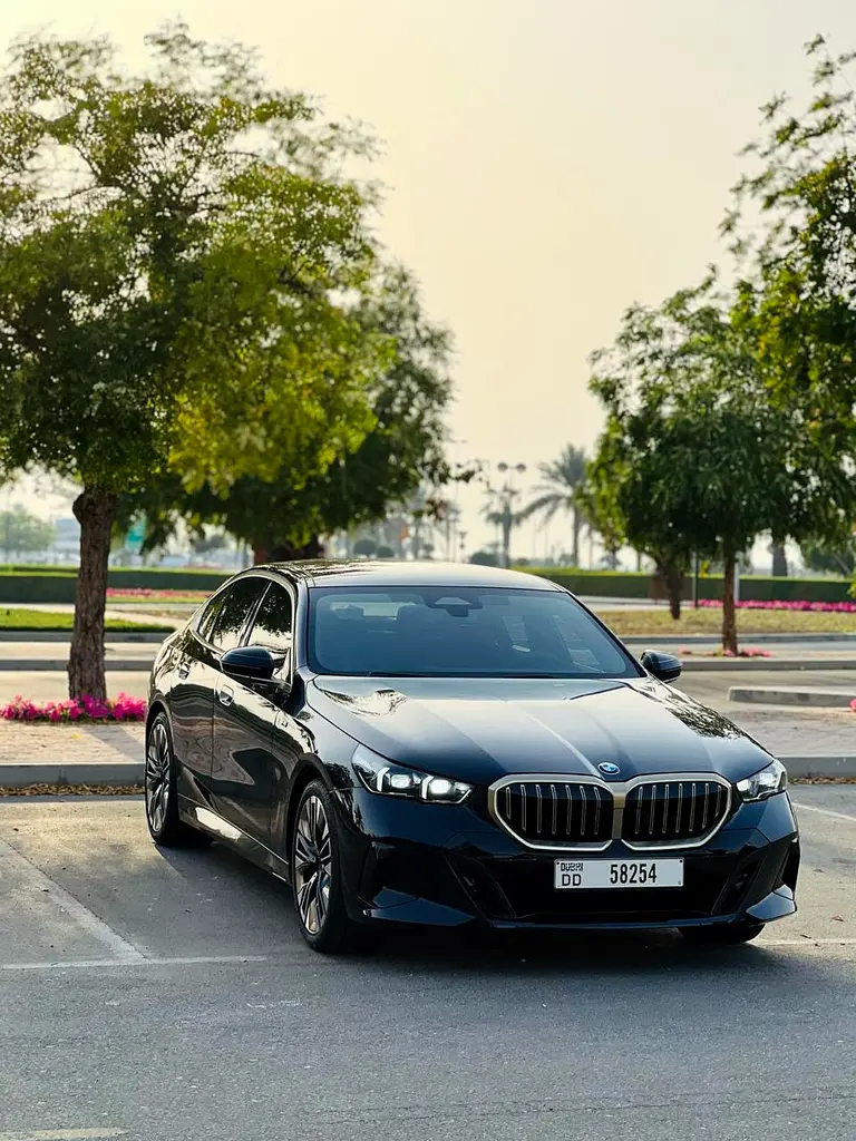 BMW 5 SERIES 2025
