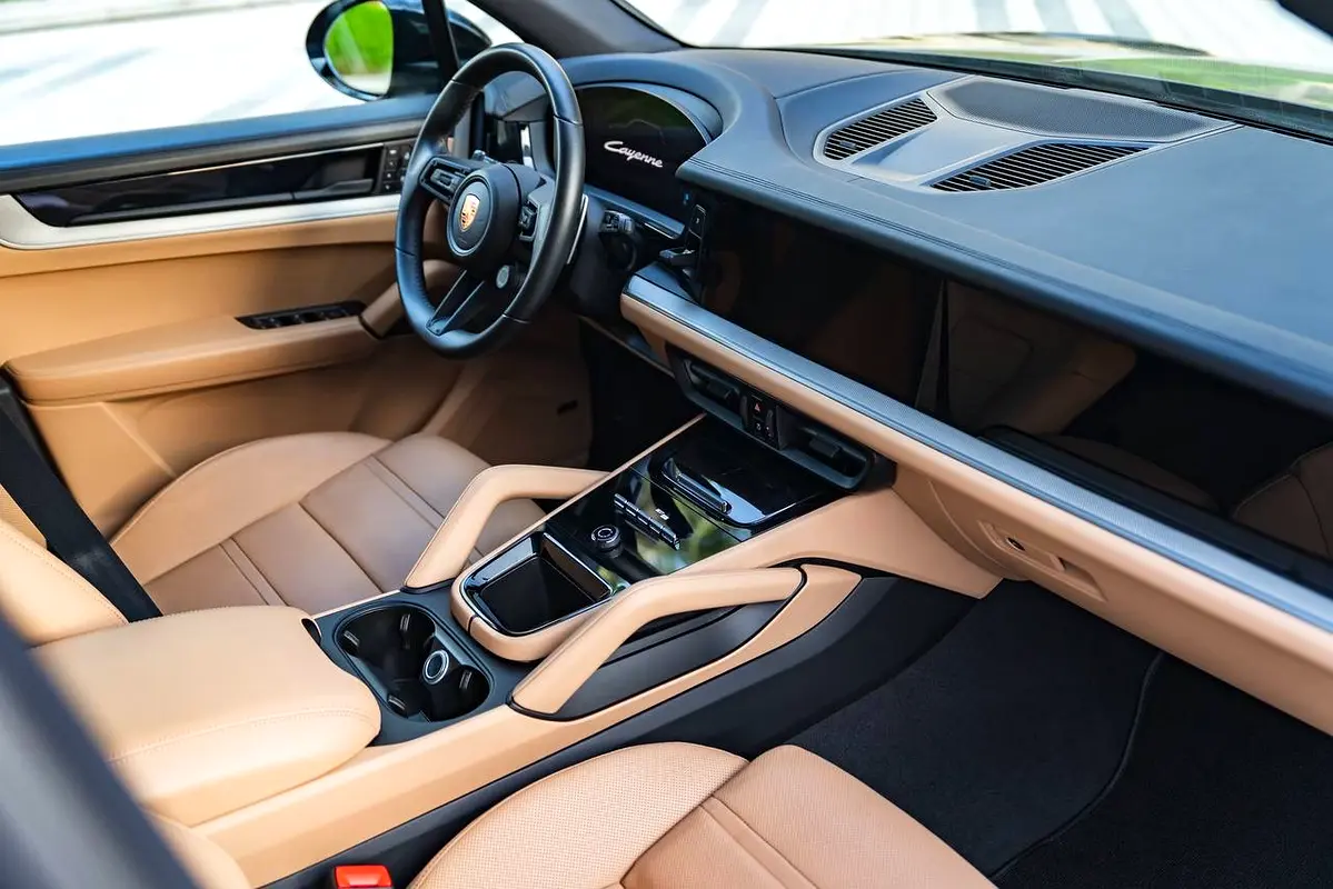 PORSCHE CAYENNE 2025