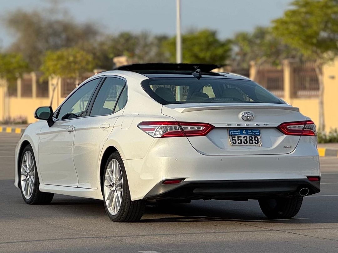Car Image 2018 TOYOTA CAMRY XLE