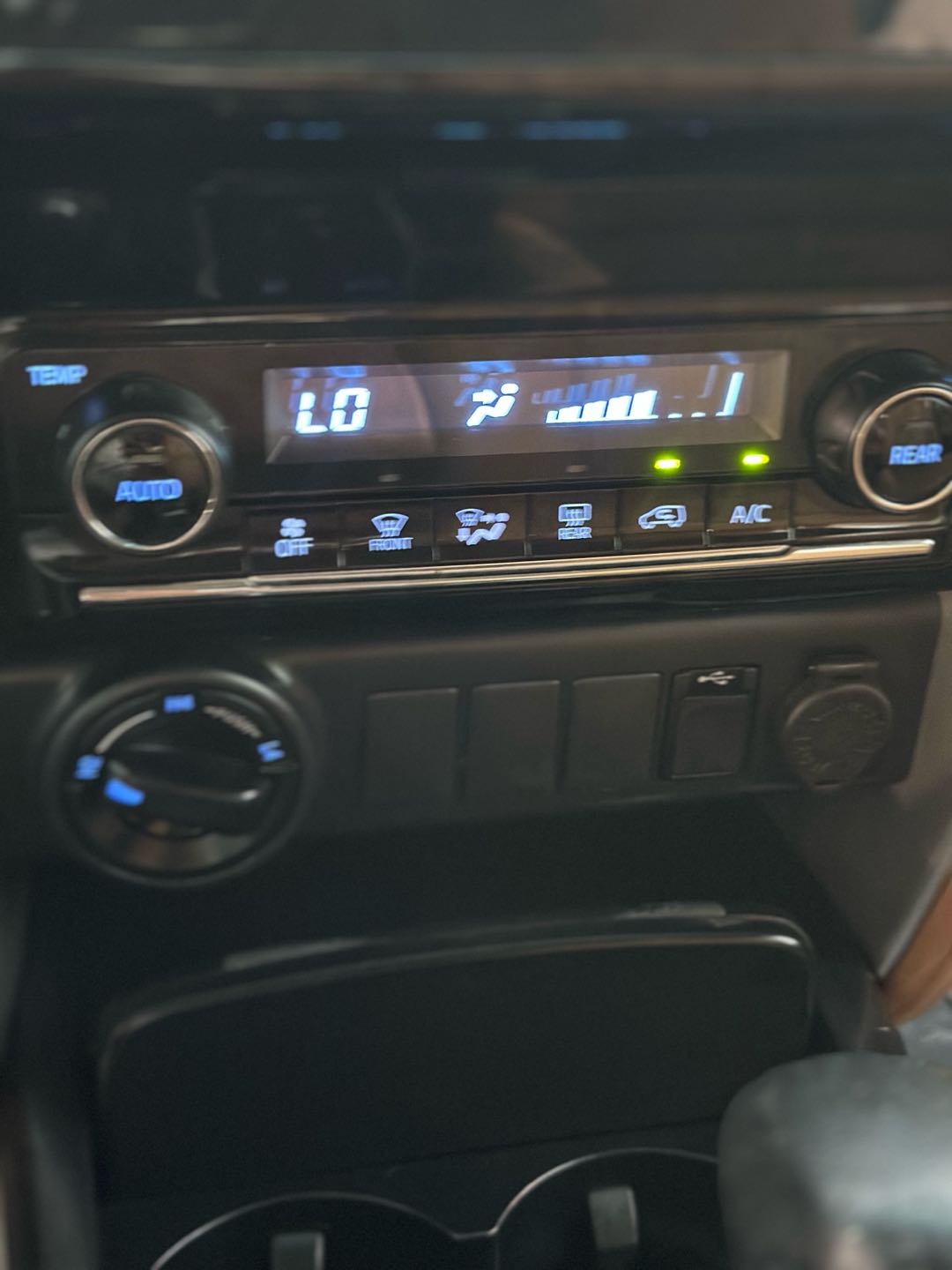 Car Image 2019 TOYOTA FORTUNER 