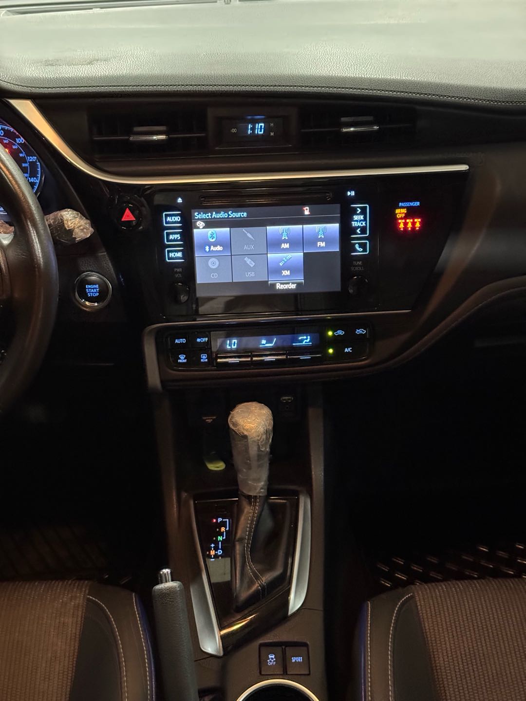 Car Image 2018 TOYOTA COROLLA SE