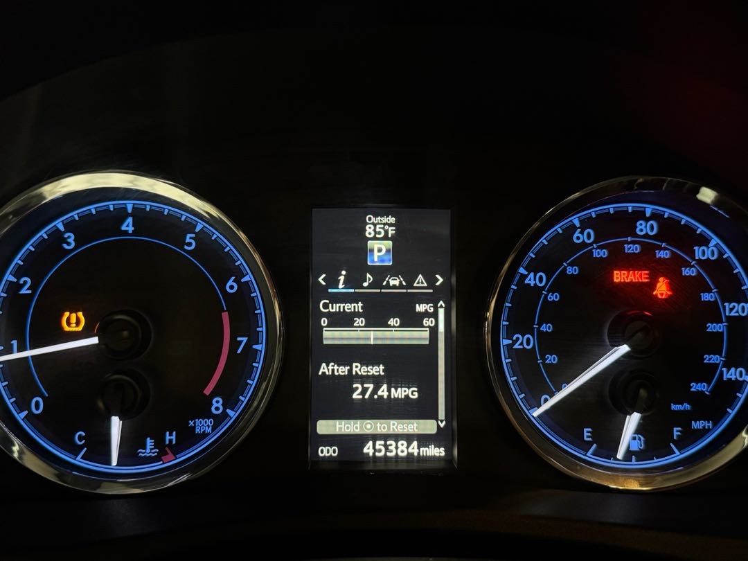 Car Image 2018 TOYOTA COROLLA SE