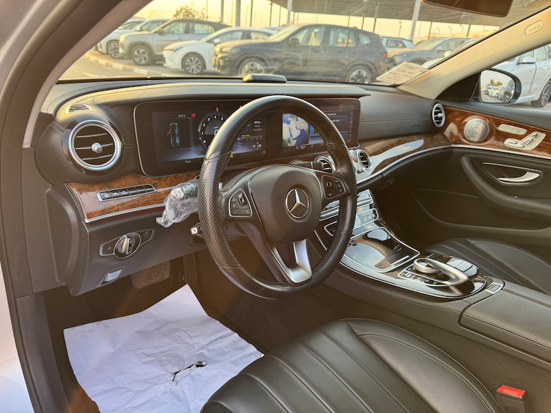 Car Image 2017 MERCEDES E Class  400