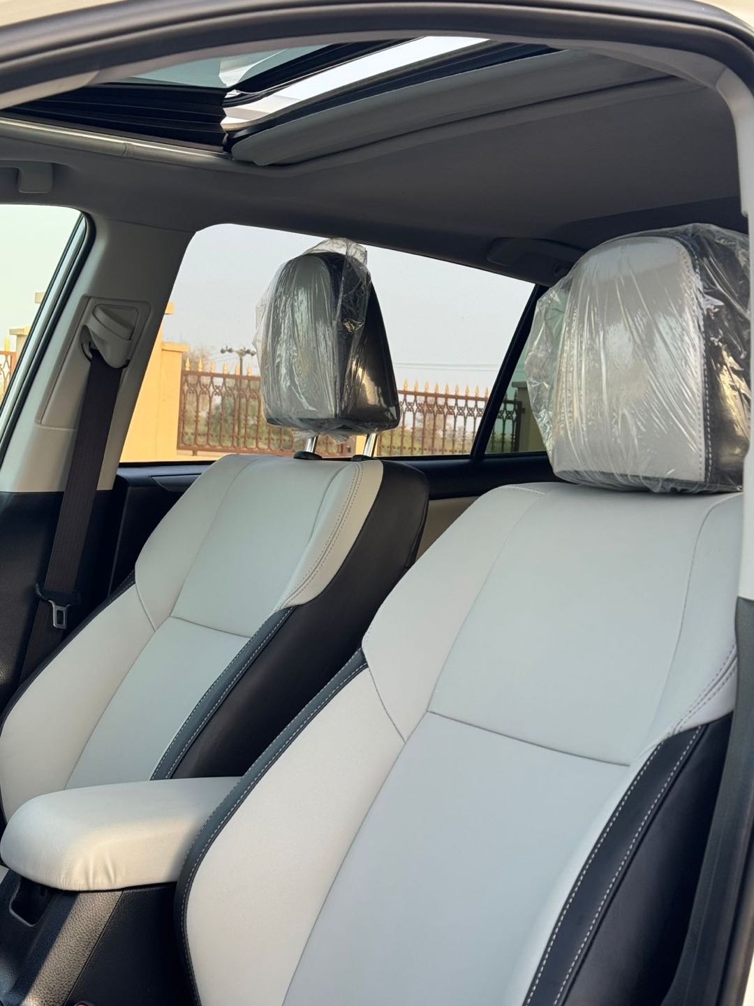 Car Image 2018 TOYOTA RAV4 XLE