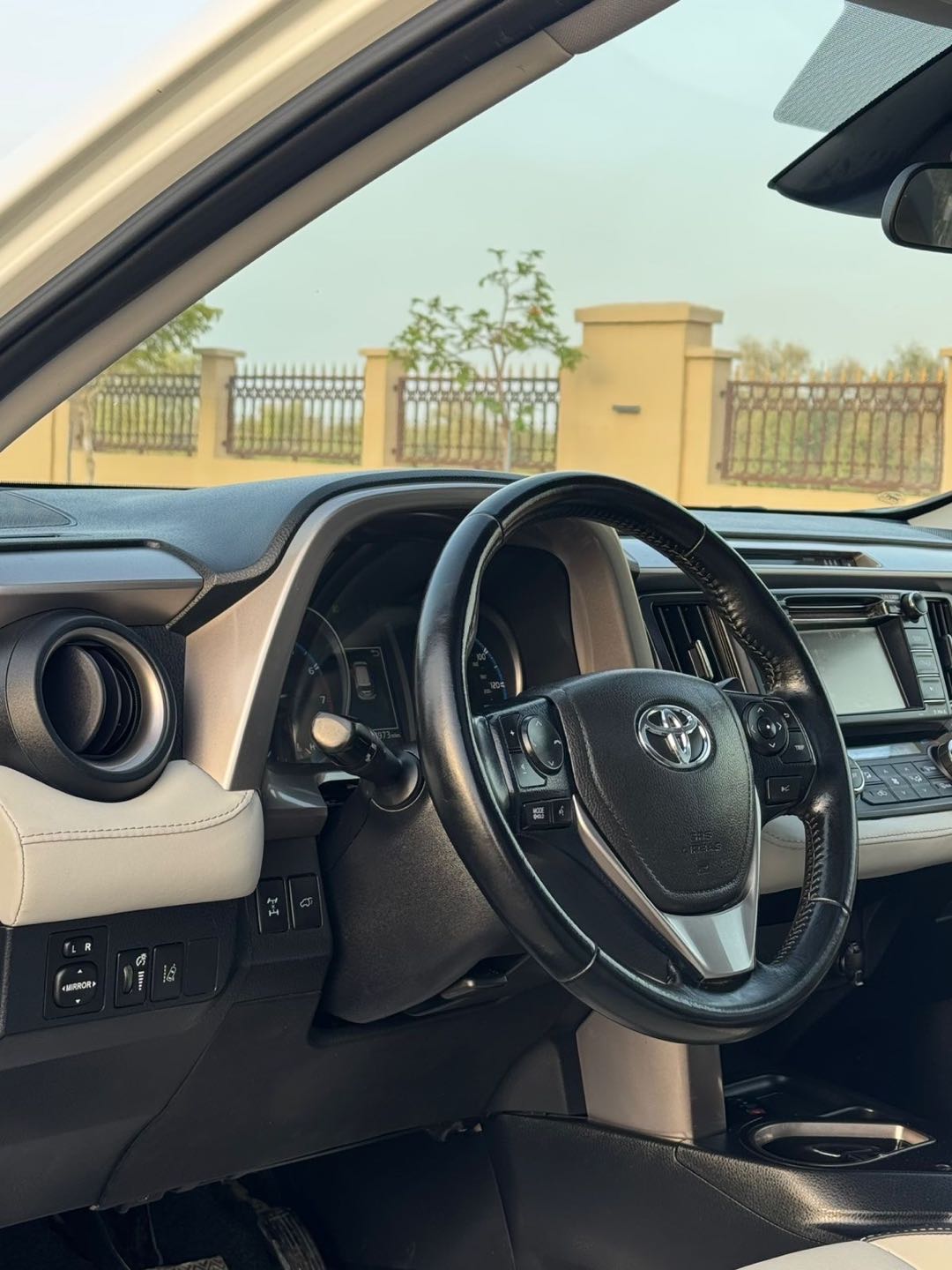 Car Image 2018 TOYOTA RAV4 XLE