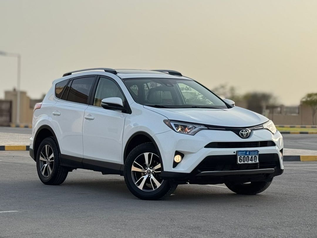 Car Image 2018 TOYOTA RAV4 XLE