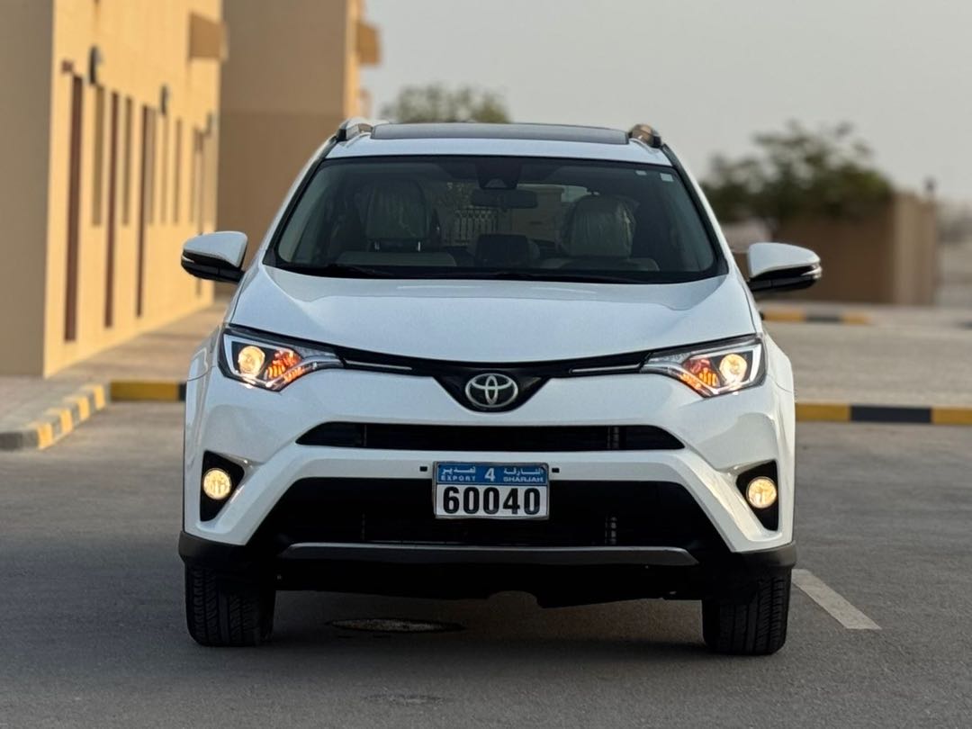 Car Image 2018 TOYOTA RAV4 XLE
