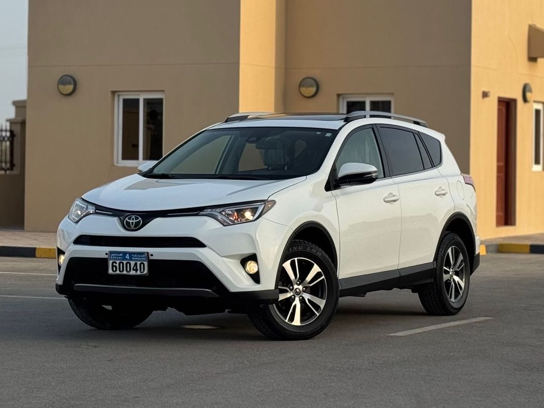 Car Image 2018 TOYOTA RAV4 XLE