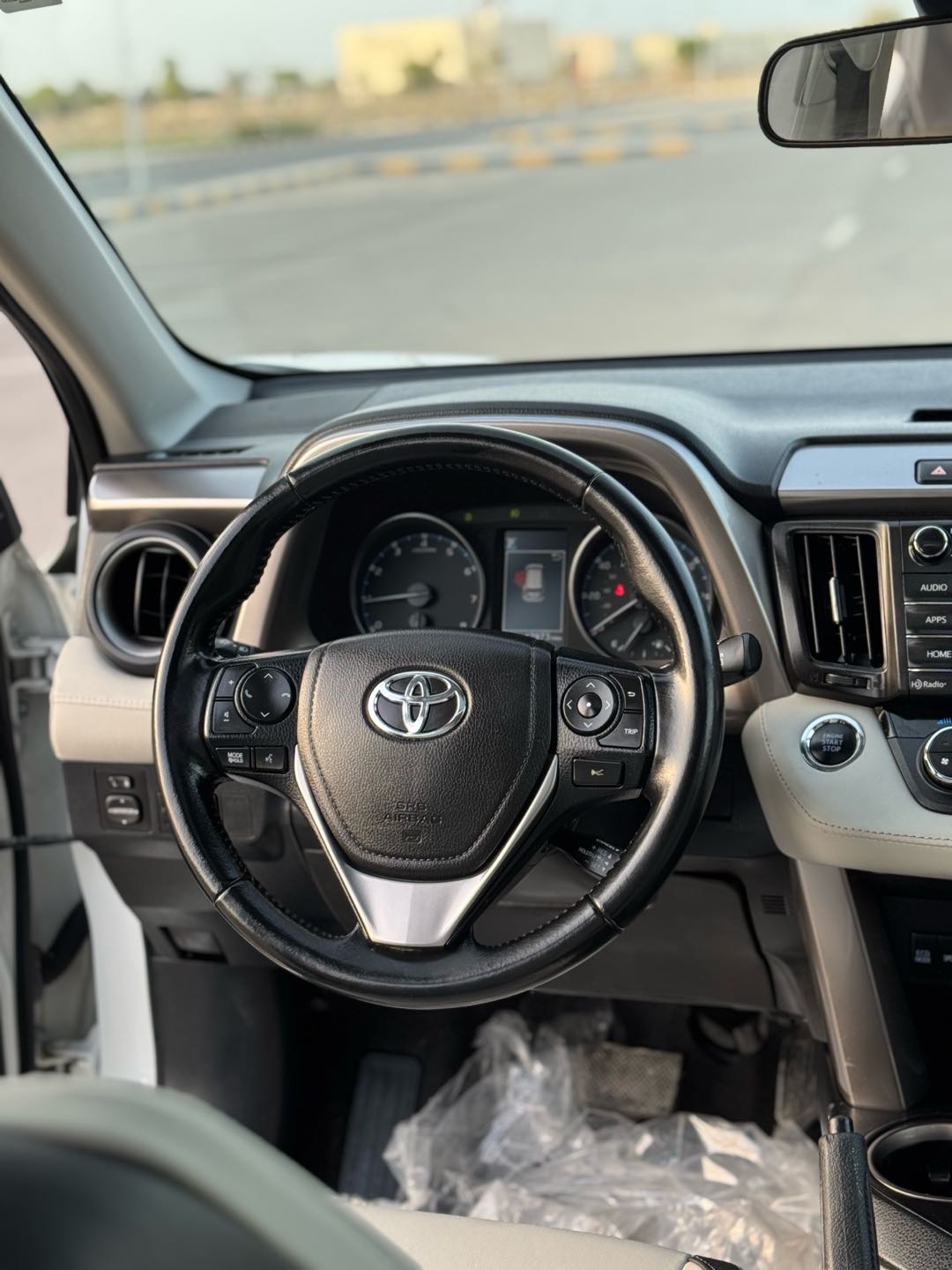 Car Image 2018 TOYOTA RAV4 XLE