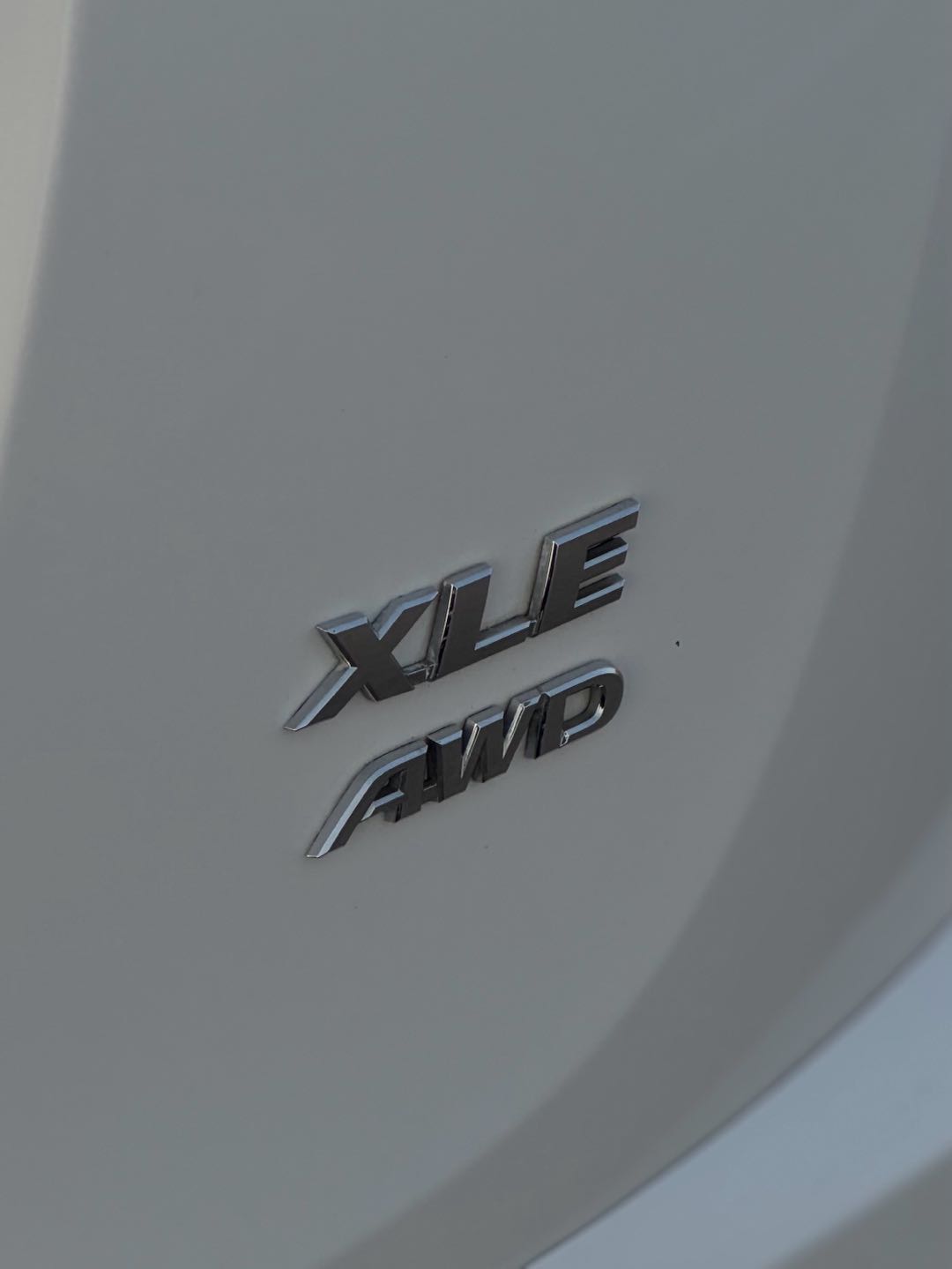Car Image 2018 TOYOTA RAV4 XLE