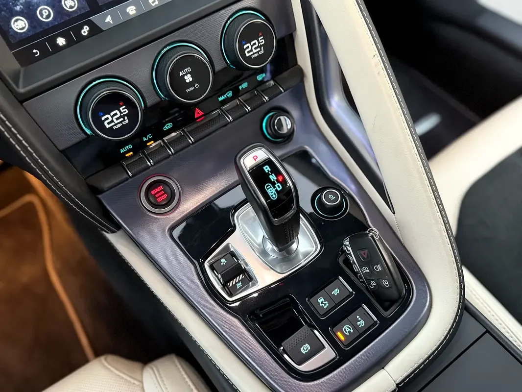 جاكوار F-TYPE 2022