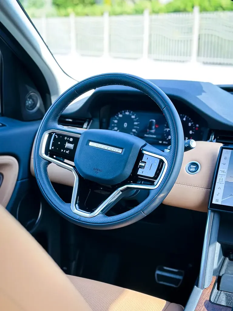 لاند روفر Discovery Sport 2025