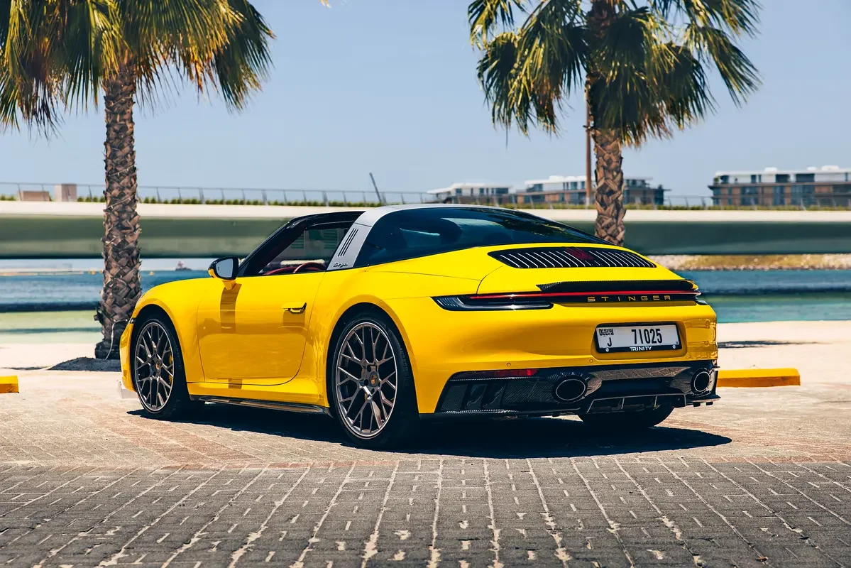 PORSCHE 911 2023