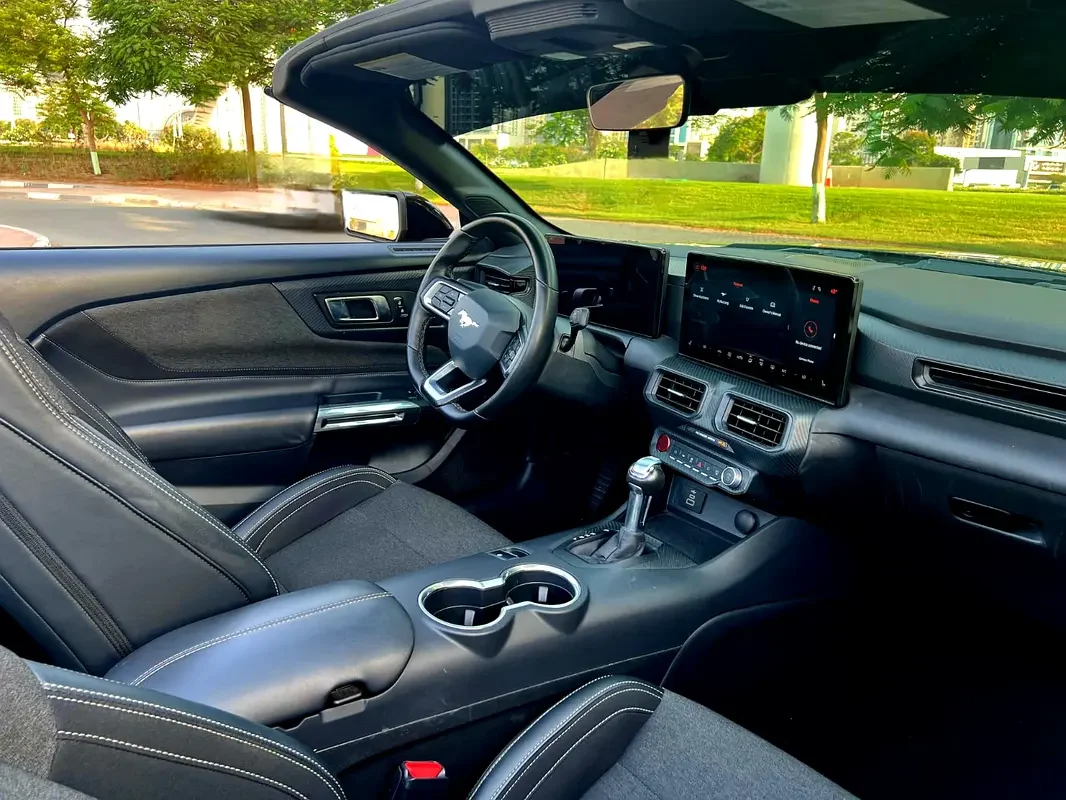 FORD MUSTANG 2024