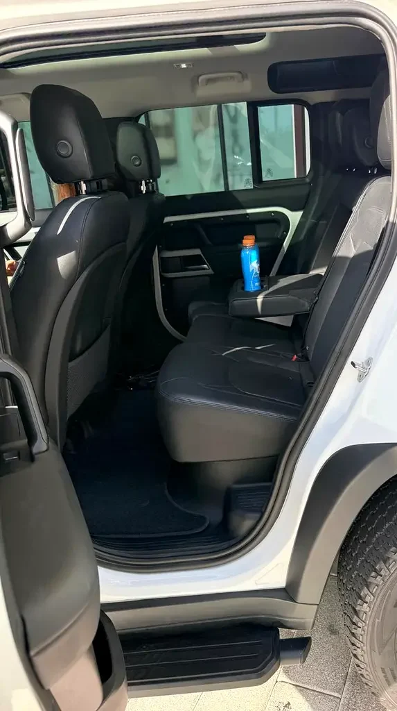 LAND ROVER DEFENDER 2024