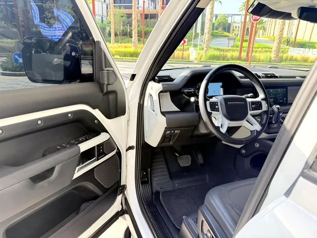 LAND ROVER DEFENDER 2024