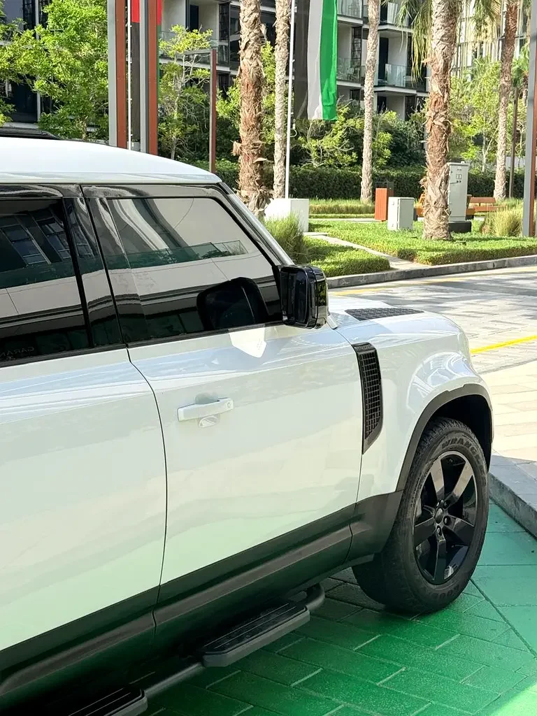 LAND ROVER DEFENDER 2024