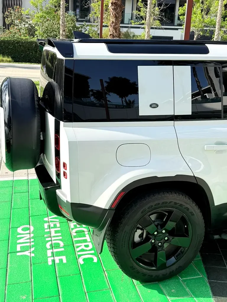 LAND ROVER DEFENDER 2024