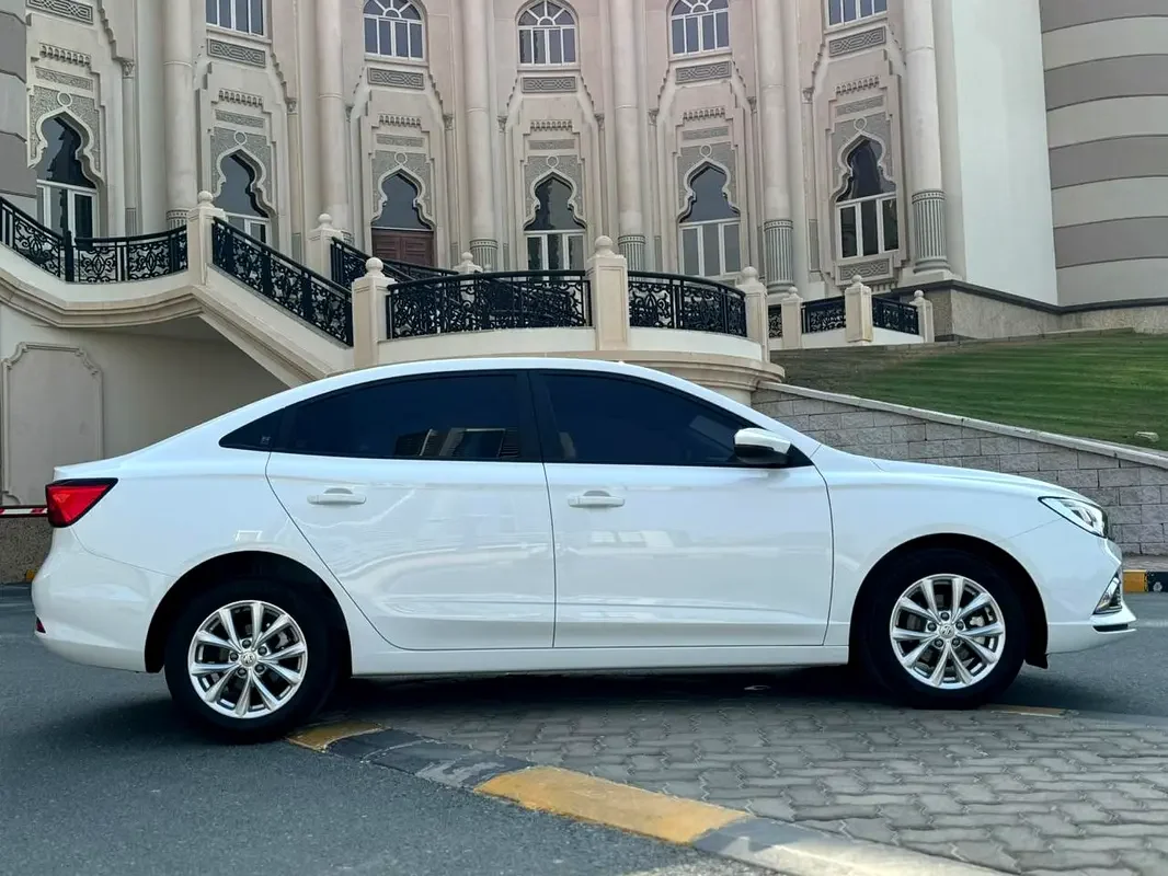 MG 5 2025