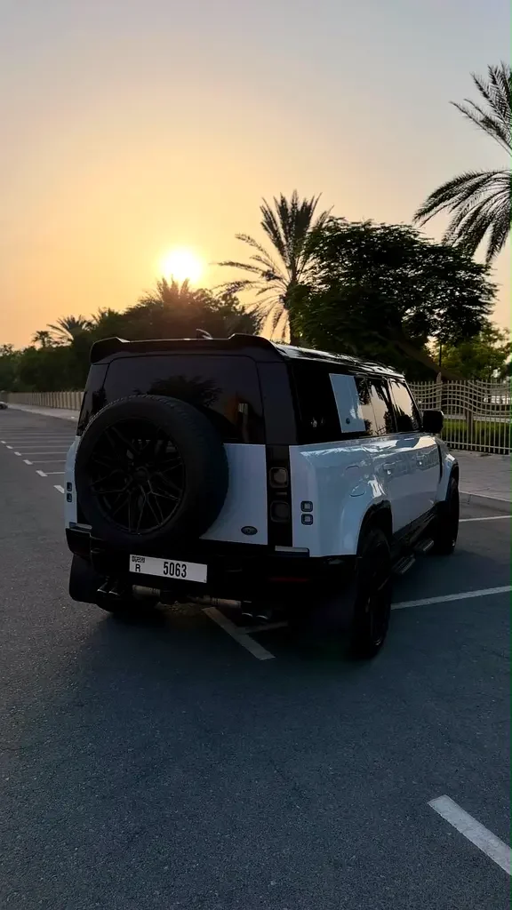 LAND ROVER DEFENDER 2023